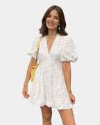 Anastasie | Robe mini brodées à manches volantées
