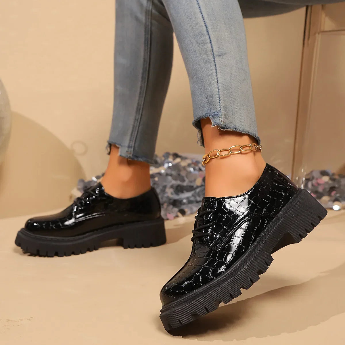 Velona | Derbies Contemporaines en Cuir Verni