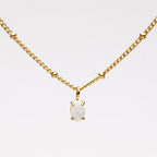 Marion | Collier en perles dorées avec pendentif en opale