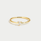 Leonie | Une simple bague en or avec une surface lisse